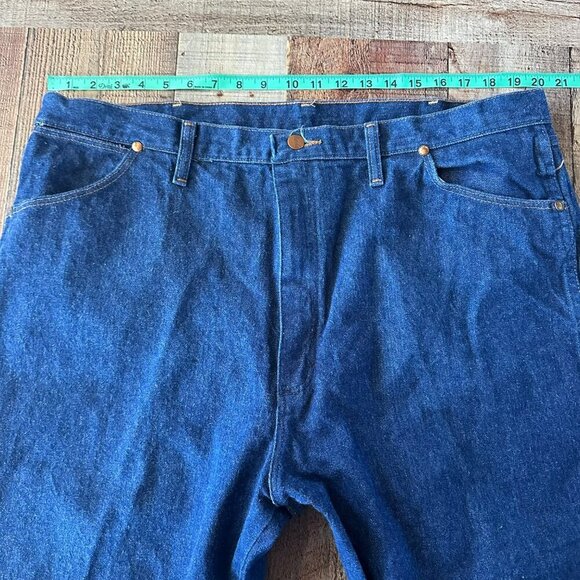 Vintage Blue Denim Jeans With Classic Fit & Slightly Worn Charm - Picture 2 of 8